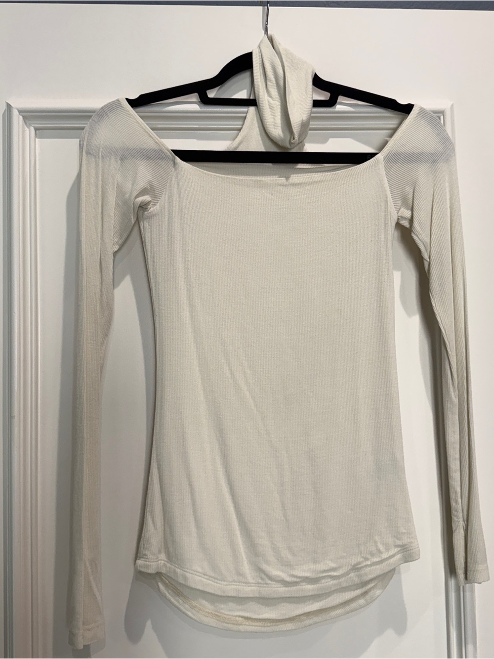 Off-Shoulder Long-Sleeve Cream Top - S
